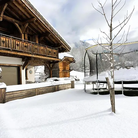 Beautiful With Swimming Pool & Great Garden